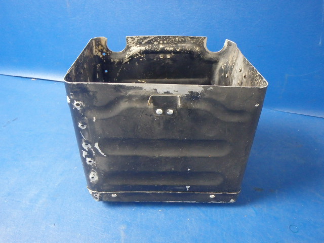 0413402-6 Cessna - BOTTOM BATTERY BOX (dent see details)