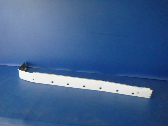 0426003-19 Cessna - FAIRING-WING RH (small crack see details)