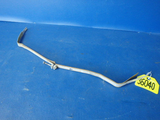 0426512 Cessna - STRAP-FUEL TANK INBOARD / OUTBOARD ( 2 straps)