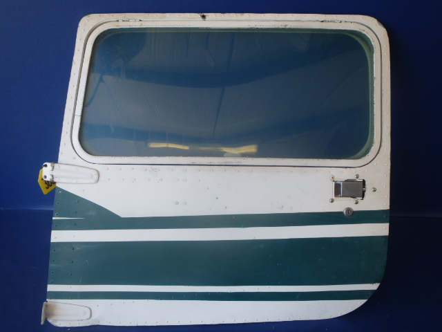 0413033-25 Cessna - DOOR ASSEMBLY-CABIN LH WITH CLEAR WINDOW (SEE DETAILS)