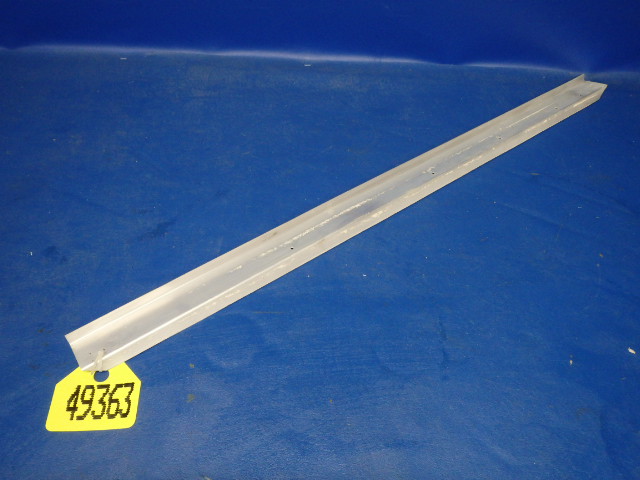 63071-13 Piper - RETAINER - Left bottom front window Pilot LH