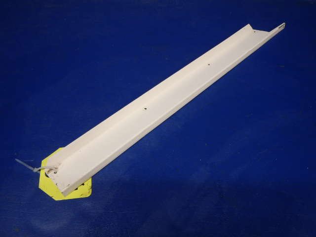 63071-09 Piper - RETAINER Right bottom rear window