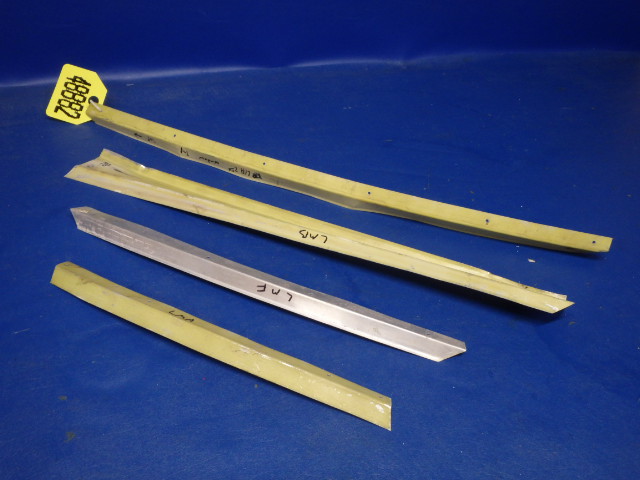 SET Piper - RETAINER - Center window left LH