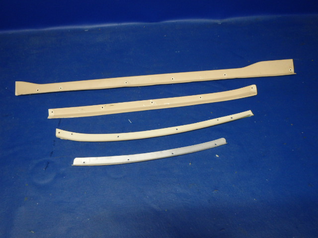 SET Piper - RETAINER SET FRONT LH WINDOW (Metal)