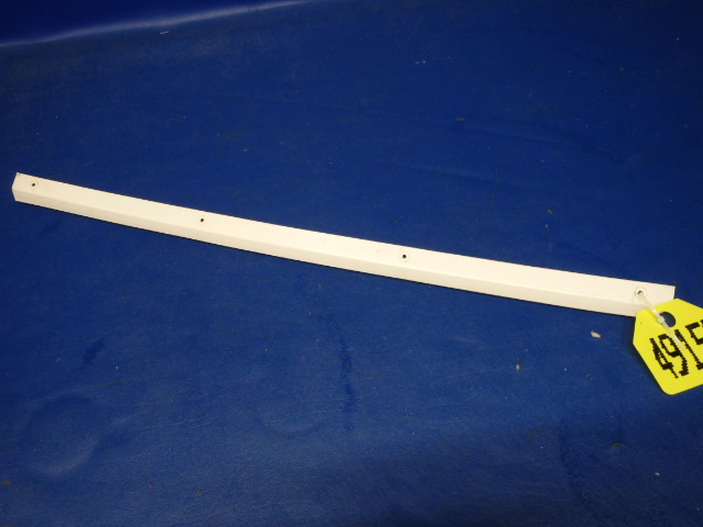 63071-04 Piper - RETAINER Rear window top left