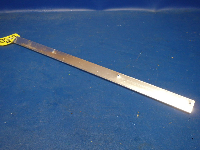 68547-04 Piper - RETAINER Cargo door lower