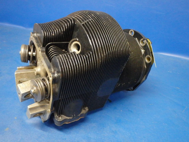 631397 AEC - Cylinder With Pistons