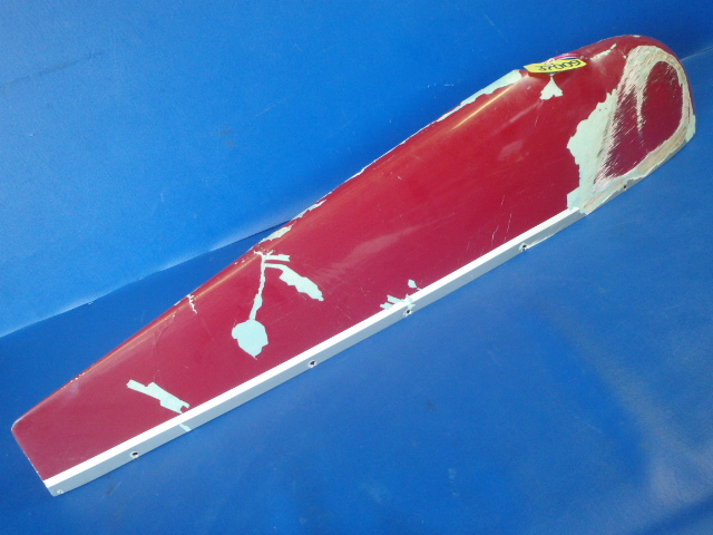 0723615-200 Cessna - TIP-WING (Left or Right) FIBERGLASS (cracked see details)