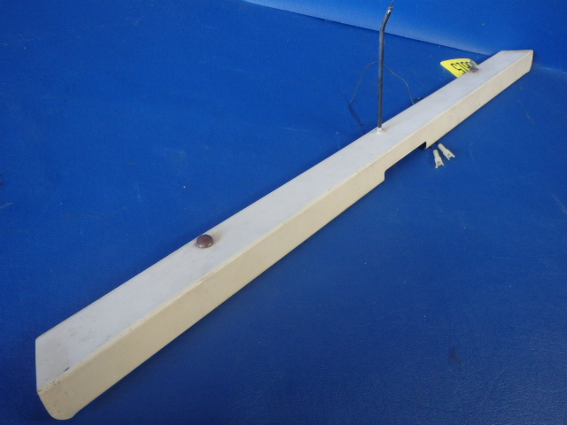 0414018-4 Cessna - RETAINER-HEADLINER