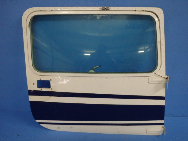 0413033-26 Cessna - DOOR - CABIN RH (Cracked at upper hinge - See photos)