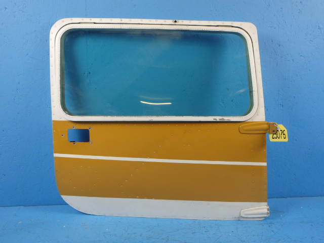0413033-206 Cessna - DOOR ASSEMBLY CABIN RH WITH TINTED WINDOW