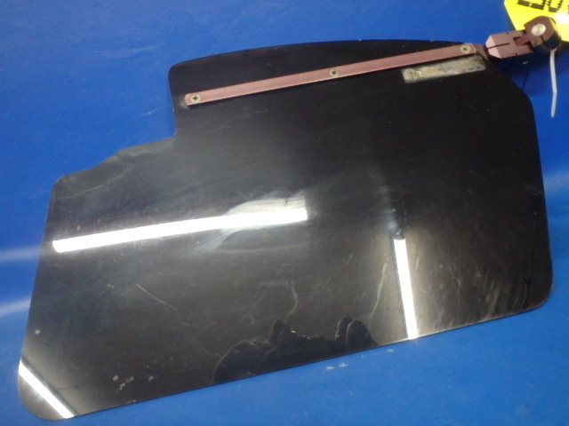 M149117 Rosen - ROSEN SUN VISOR ONE LH SIDE (Cracked at corner mount)
