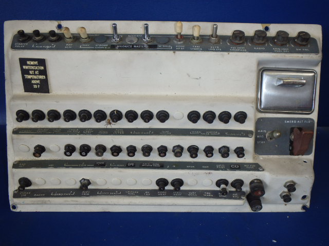 0813669-4 Cessna - PANEL-SWITCH CIRCUIT BREAKER