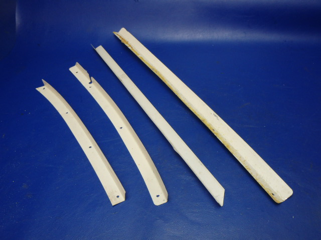 Set Piper - RETAINER Set Left Middle Window