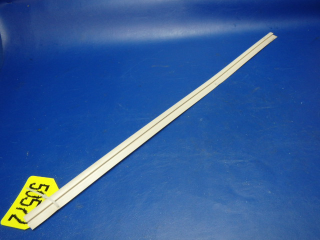 0414018-2 Cessna - Retainer-Headliner