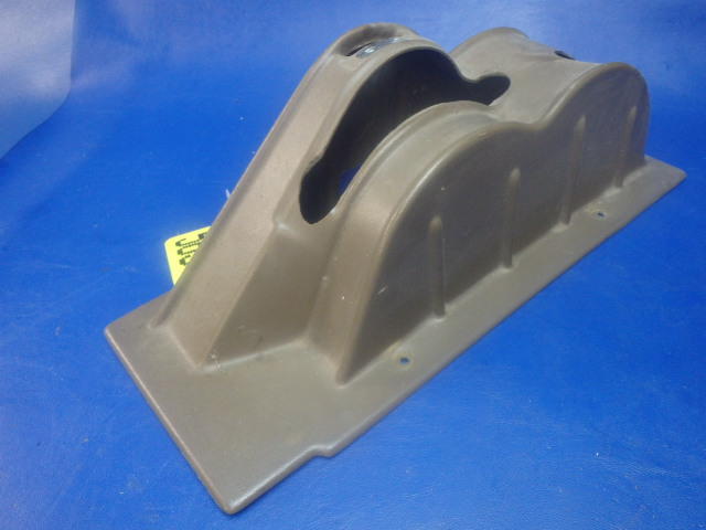 67785-17 Piper - COVER FLAP HANDLE (Cracked See Details)