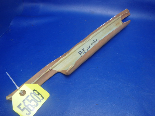 556 119 Piper - COVER-RH Window Sill Camel
