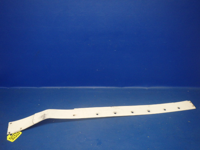 0426003-24 Cessna - Fairing-Wing RH (Cracked at center) See photos