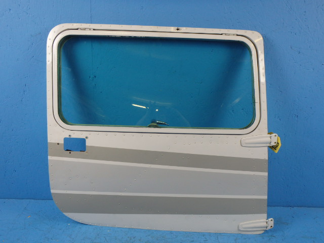 0413033-206 Cessna - DOOR CABIN RH - TINTED WINDOW