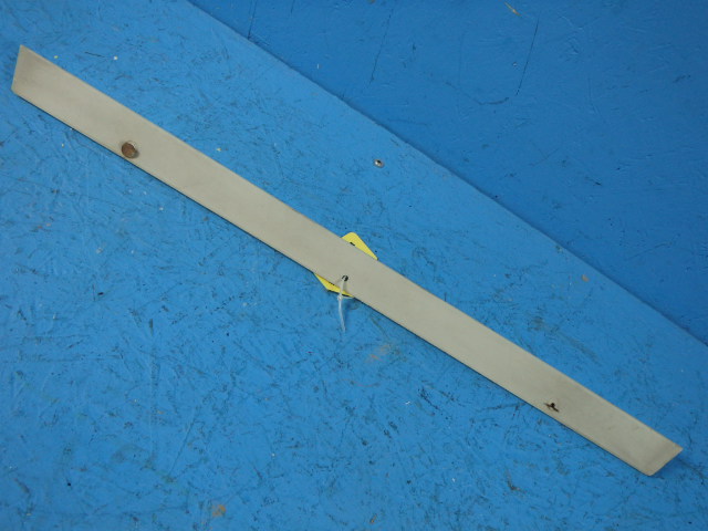 0414018-4 Cessna - RETAINER-HEADLINER