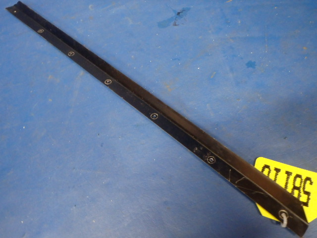 63071-05 Piper - Retainer-Right Top Rear Window
