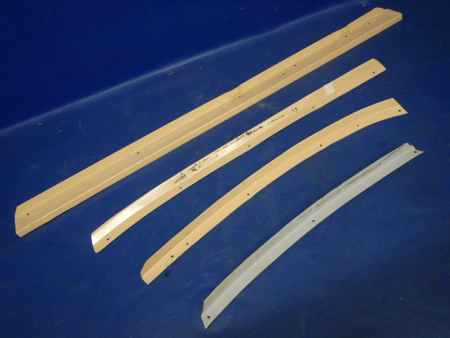 SET Piper - RETAINER - Front window Pilot LH