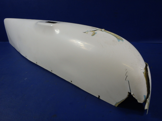 9909000-38 Cessna - WING TIP-RH FIBERGLASS (DAMAGED SEE DETAILS)