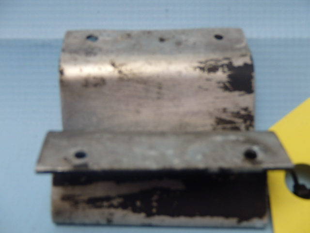 0413511-1 Cessna - BRACKET-FUEL STRAINER