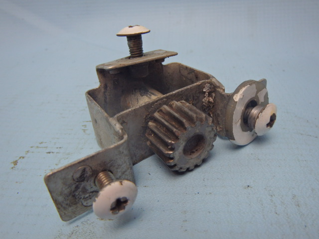 0412066-2 Cessna - CLUTCH-ROTARY DOOR LATCH RH