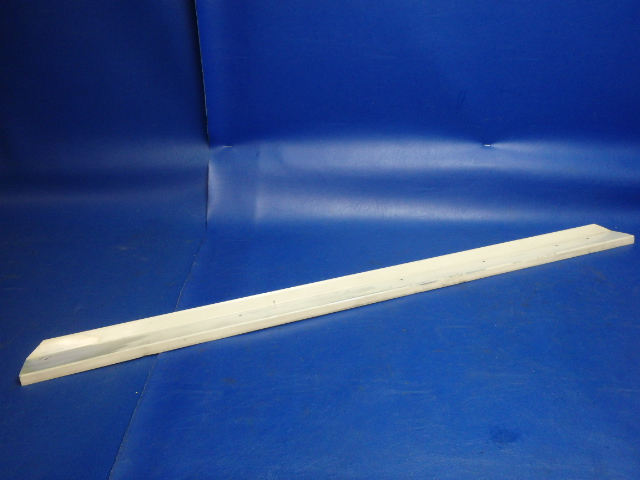 63071-13 Piper - RETAINER - Left bottom front window Pilot LH