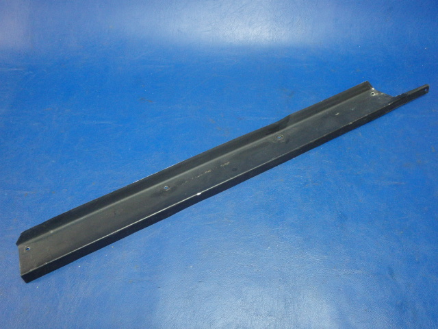 63071-09 Piper - RETAINER Right bottom rear window