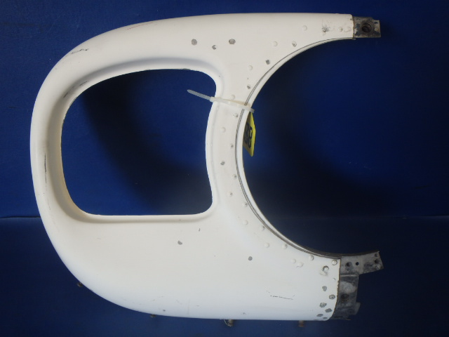 0851005-24 Cessna - NOSE CAP - COWL RH (Cracked)