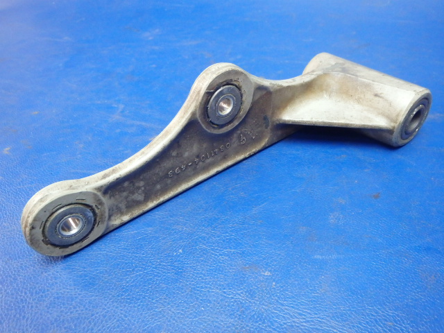 0841104-4 Cessna - BELLCRANK RH-ROCKER ARM