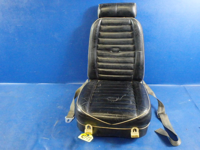 NPN Cessna - SEAT INSTALLATION CENTER SINGLE RH (BACK MISSING - SEE PHOTOS)