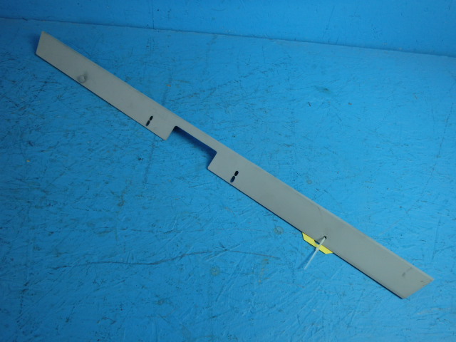 0414018-1 Cessna - RETAINER HEADLINER