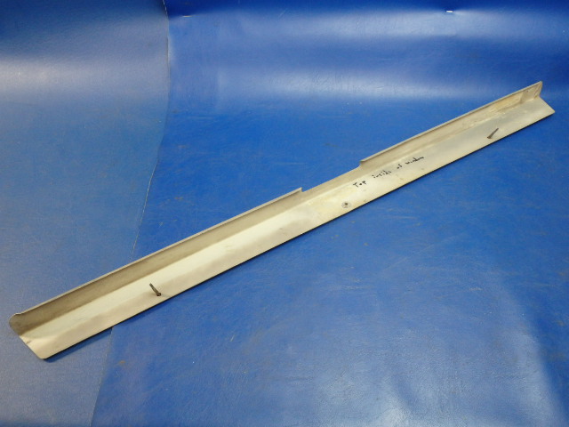 0414018-4 Cessna - RETAINER-HEADLINER