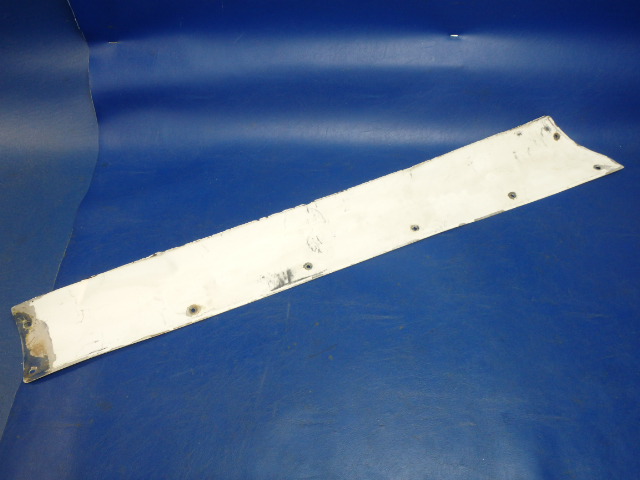 0823413-2 Cessna - FAIRING -FUEL TANK UPPER RH (DENT SEE PHOTOS)