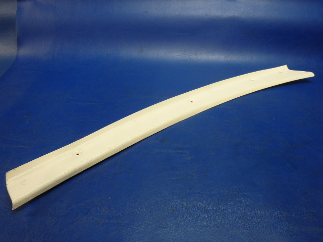 63156-04 Piper - TRIM STRIP- Window left