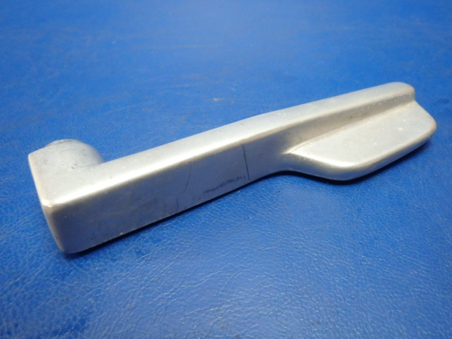 0811490-88 Cessna - Handle-Cabin Door