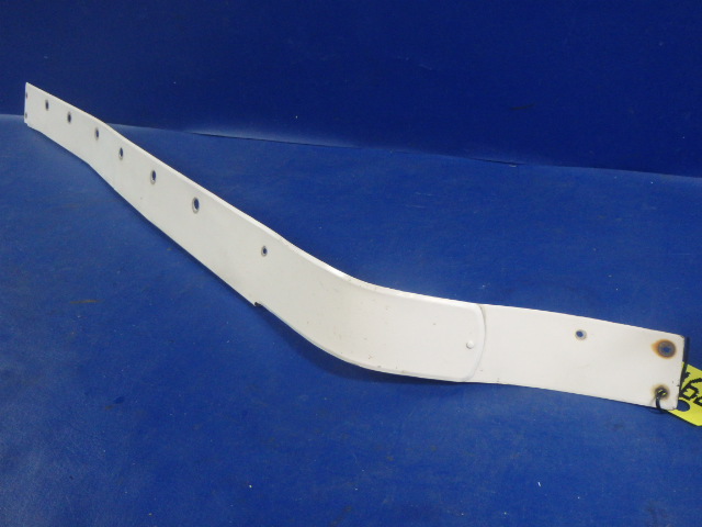0426003-18 Cessna - FAIRING-WING LH (small crack see details)