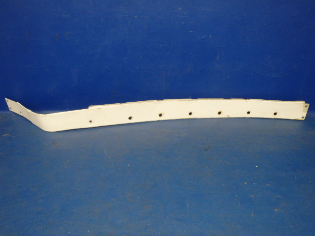 0426003-19 Cessna - Fairing-RH Wing(small crack see details)