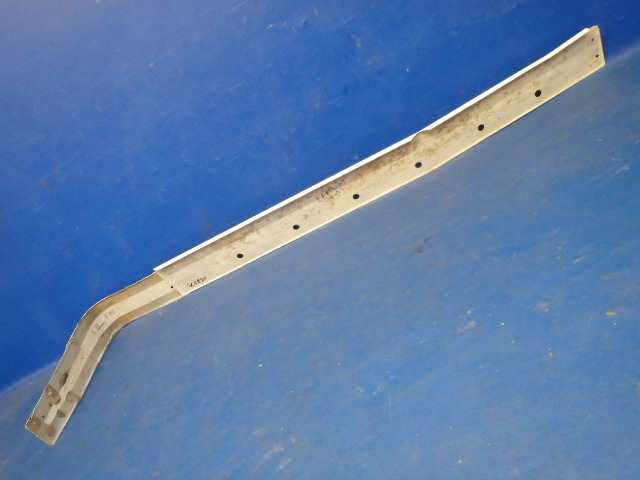 0426003-18 Cessna - Fairing-LH Wing(small crack see details)