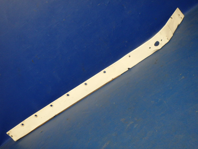 0426003-19 Cessna - Fairing-RH Wing(small crack see details)