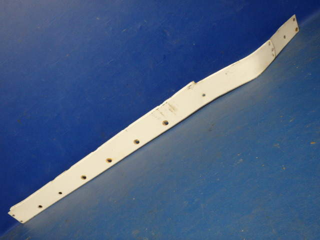 0426003-18 Cessna - Fairing-LH Wing(small crack see details)
