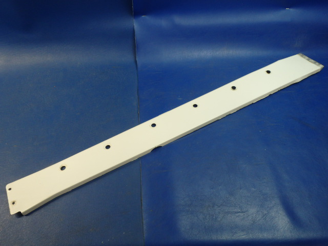 0426003-19 Cessna - Fairing-RH Wing(small crack see details)