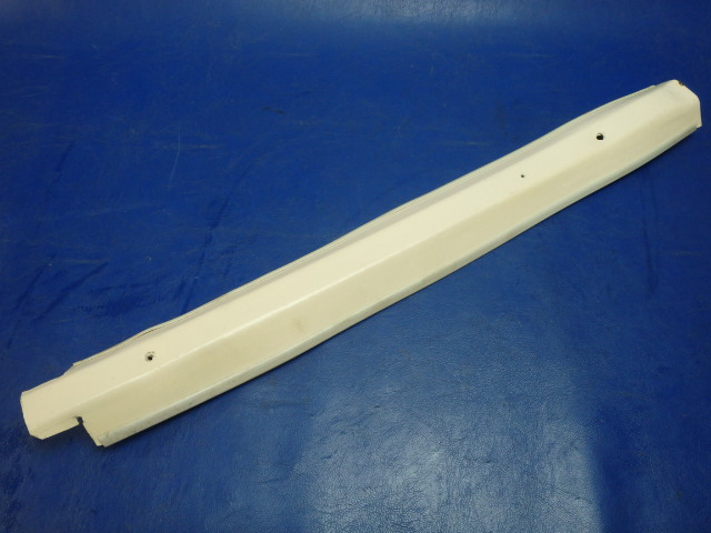 0500210-44 Cessna - Cover-Center Post