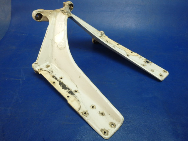 0543016-1 Cessna - Fitting-Nose Gear Lower