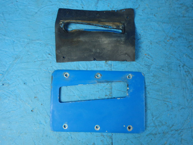 0441024-2 Cessna - PLATE LANDING GEAR FILLET RH