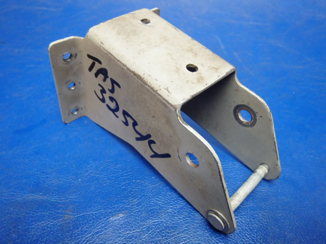 2043030-1 Cessna - BRACKET Nose gear uplock