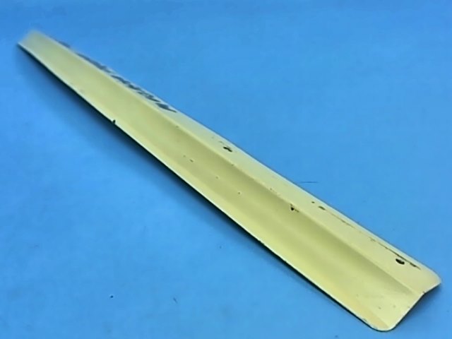76264-00 Piper - RETAINER - Center window front left